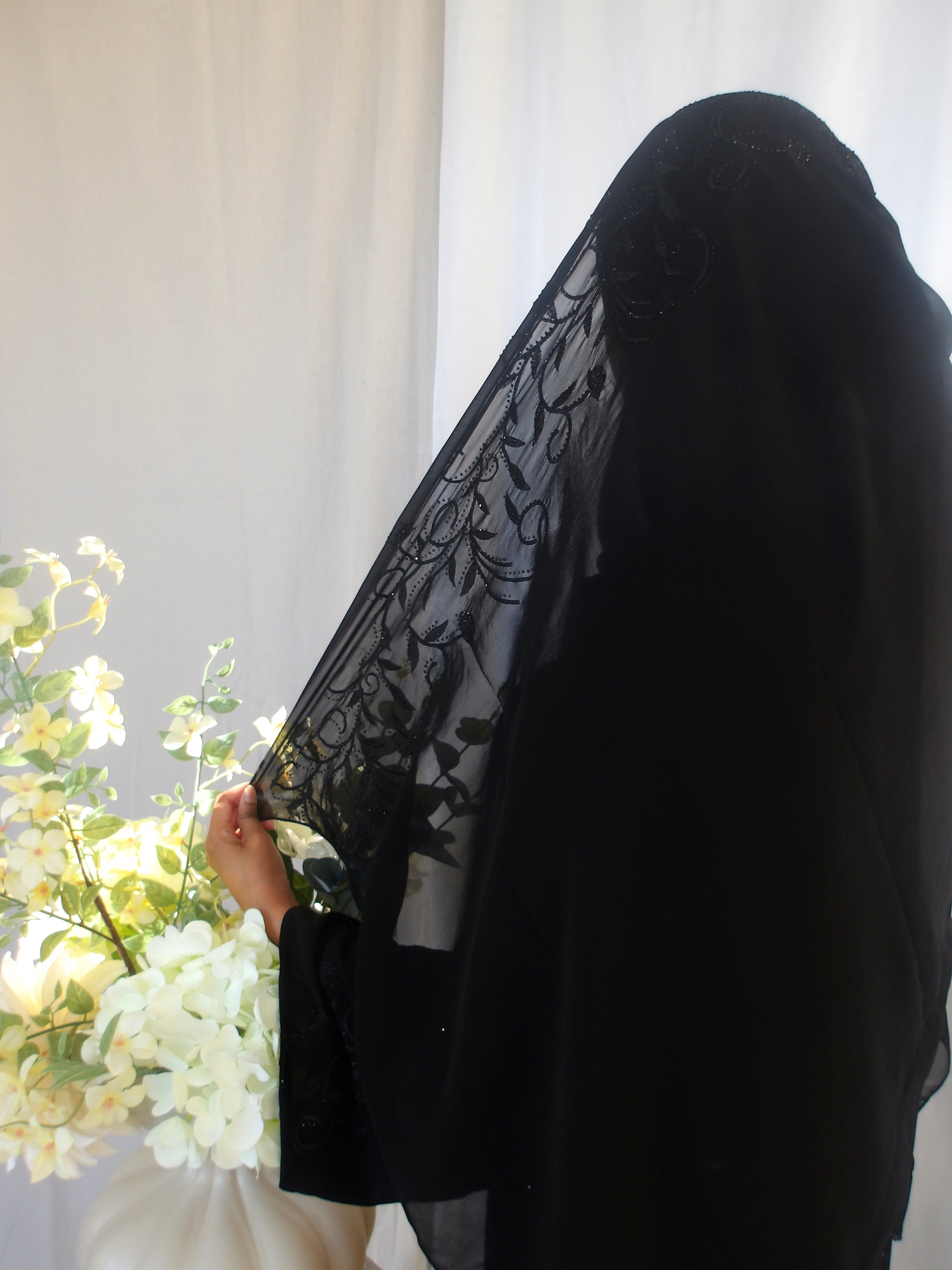 Khadija Embellished Abaya – Noir